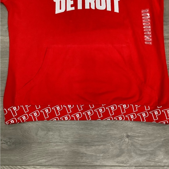 Women’s Large Top T-Shirt Hoodie Detroit Pistons Basketball NBA Short Sleeve NWT - Picture 5 of 6